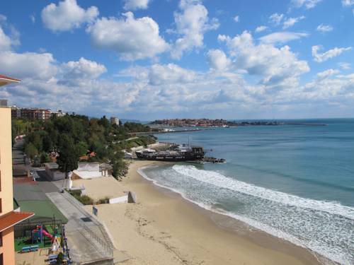 Фото 
Aleksandrovska Apartment
