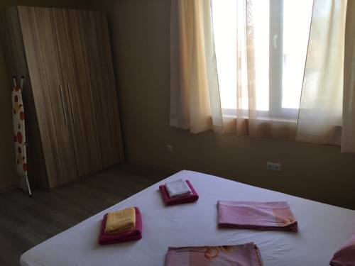 Фото 
Eliza Apartment Sequoia
