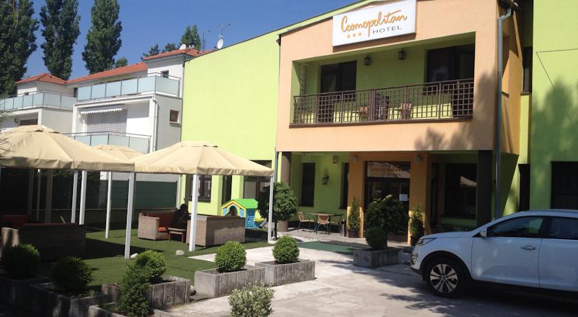 Фото 
Beach and Pool Villa
