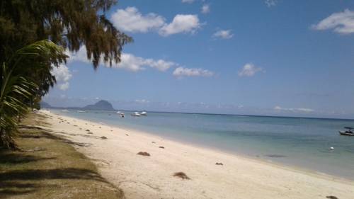 Фото 
Pereybere Beach Apartments
