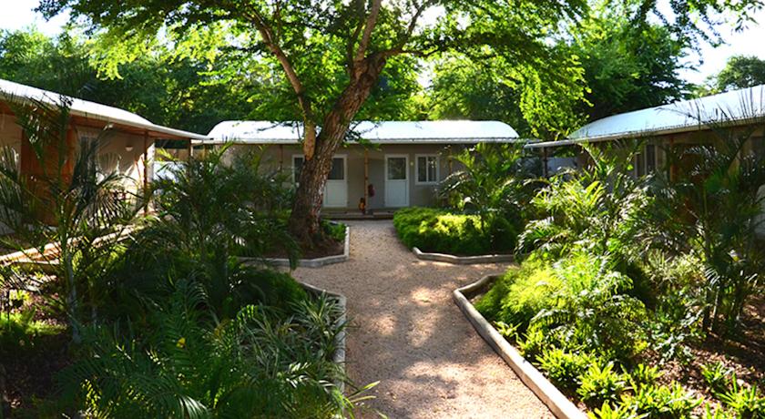 Фото 
Coral Bay Beachfront Apartment
