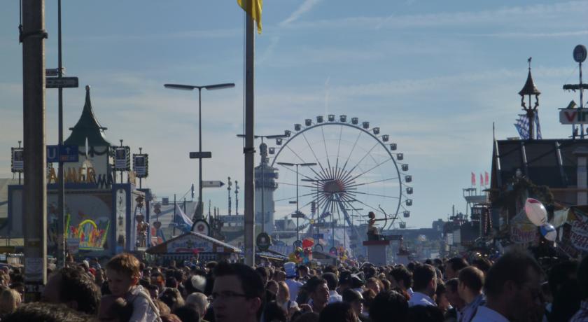 Фото 
InterCityHotel Hamburg Altona
