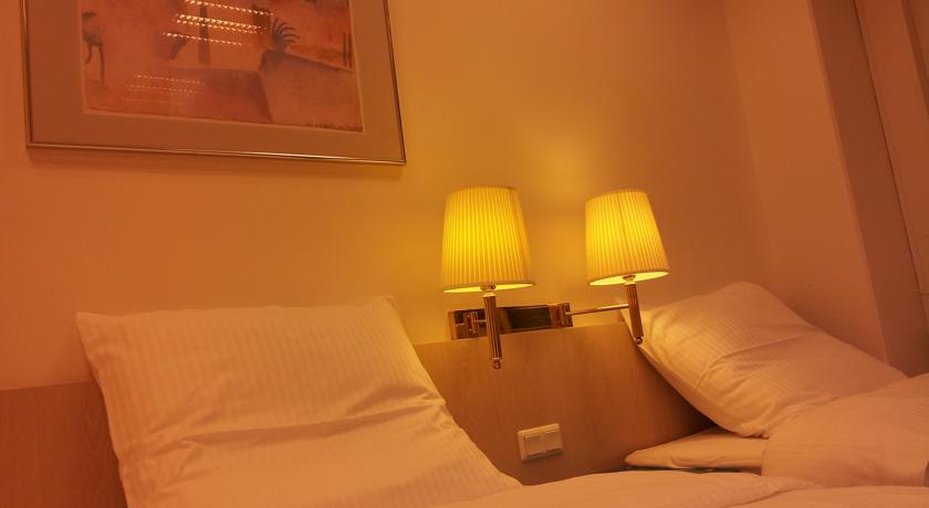 Фото 
Steigenberger Hotel Hamburg
