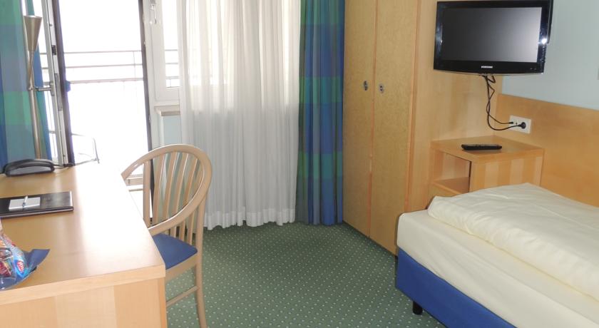 Фото 
Reichshof Hamburg, Curio Collection by Hilton
