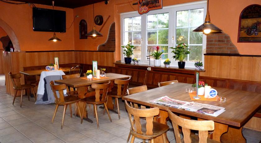 Фото 
The Corner Hotel
