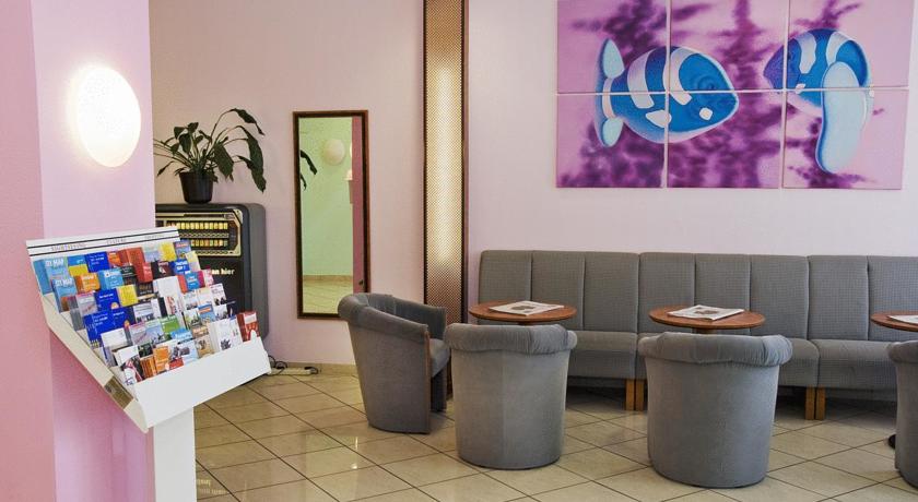 Фото 
Ambassador Hotel
