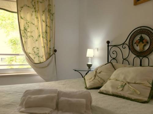 Фото 
Parede Guest House
