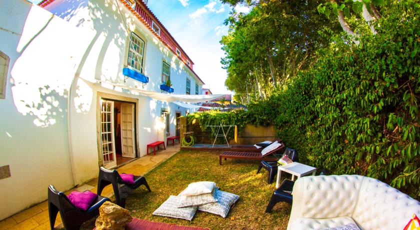 Фото 
Ericeira Chill Hill Hostel & Private Rooms - Sea Food
