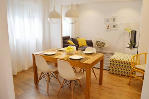 Фото 
Rodes Apartment
