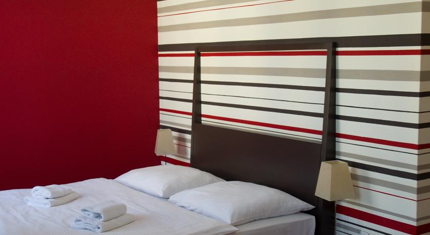 Фото 
Orchard Parade Hotel by Far East Hospitality
