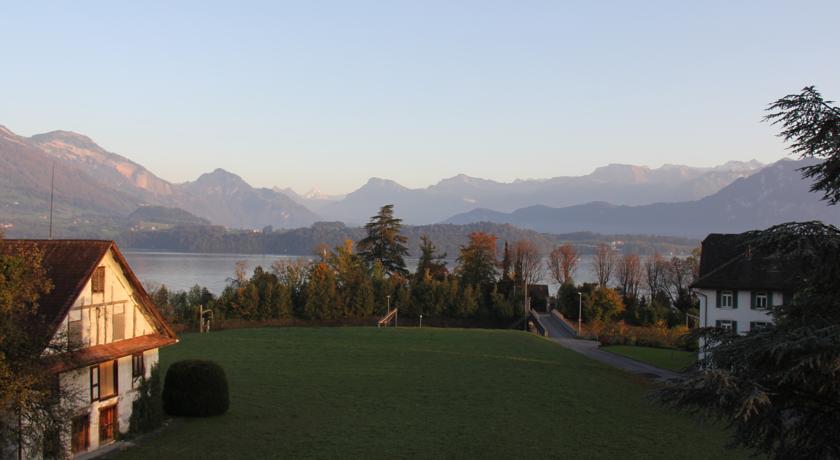 Фото 
Hotel White Horse
